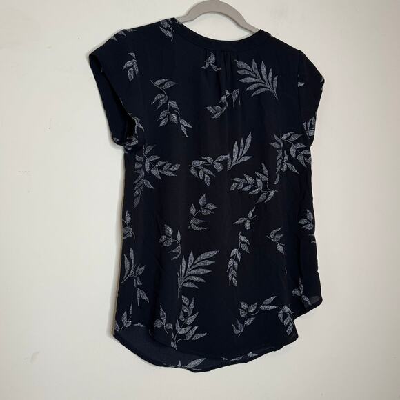 41 Hawthorn Women’s Split Neck Short Sleeve Blouse Black Leaf Print NWT Small - Picture 4 of 7